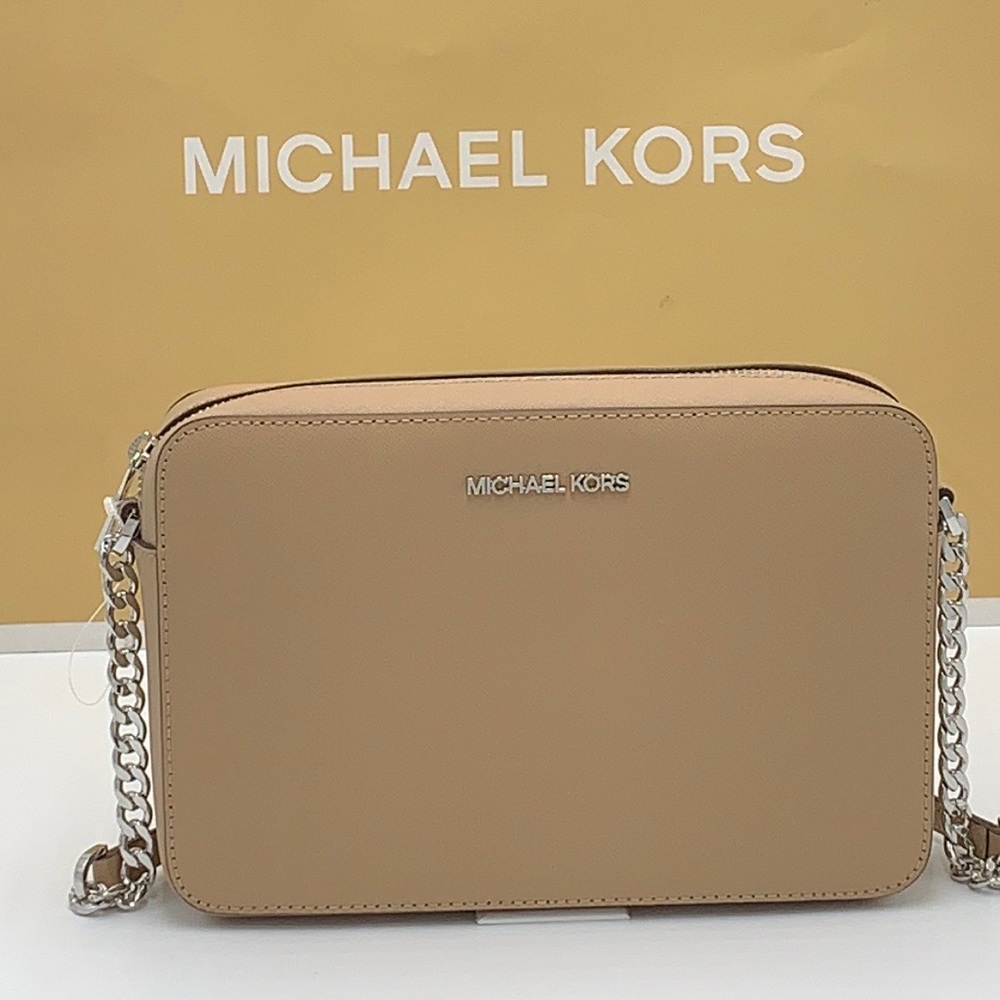 Michael Kors Jet Set Item Large East West Zip Crossbody Leather Camel
NWT - Picture 2 of 16